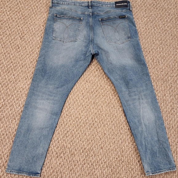 CALVIN KLEIN RIPPED SKINNY JEANS - Picture 2 of 3